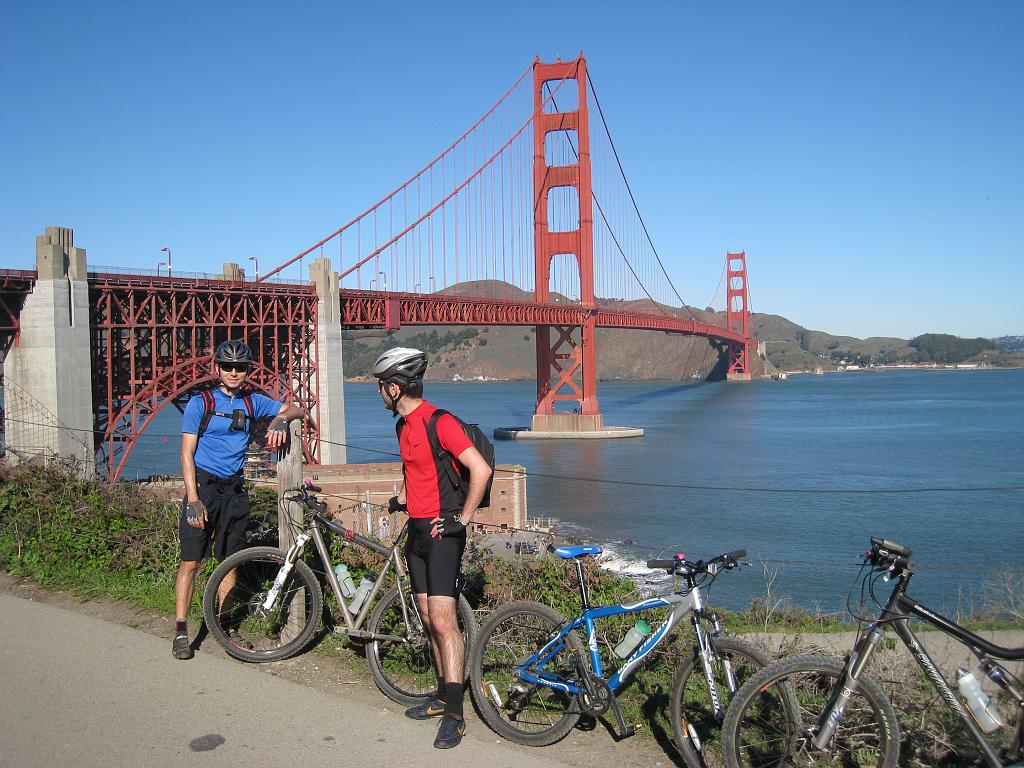 IMG_1903 Ali and Dincer with the Golden Gate Bridge